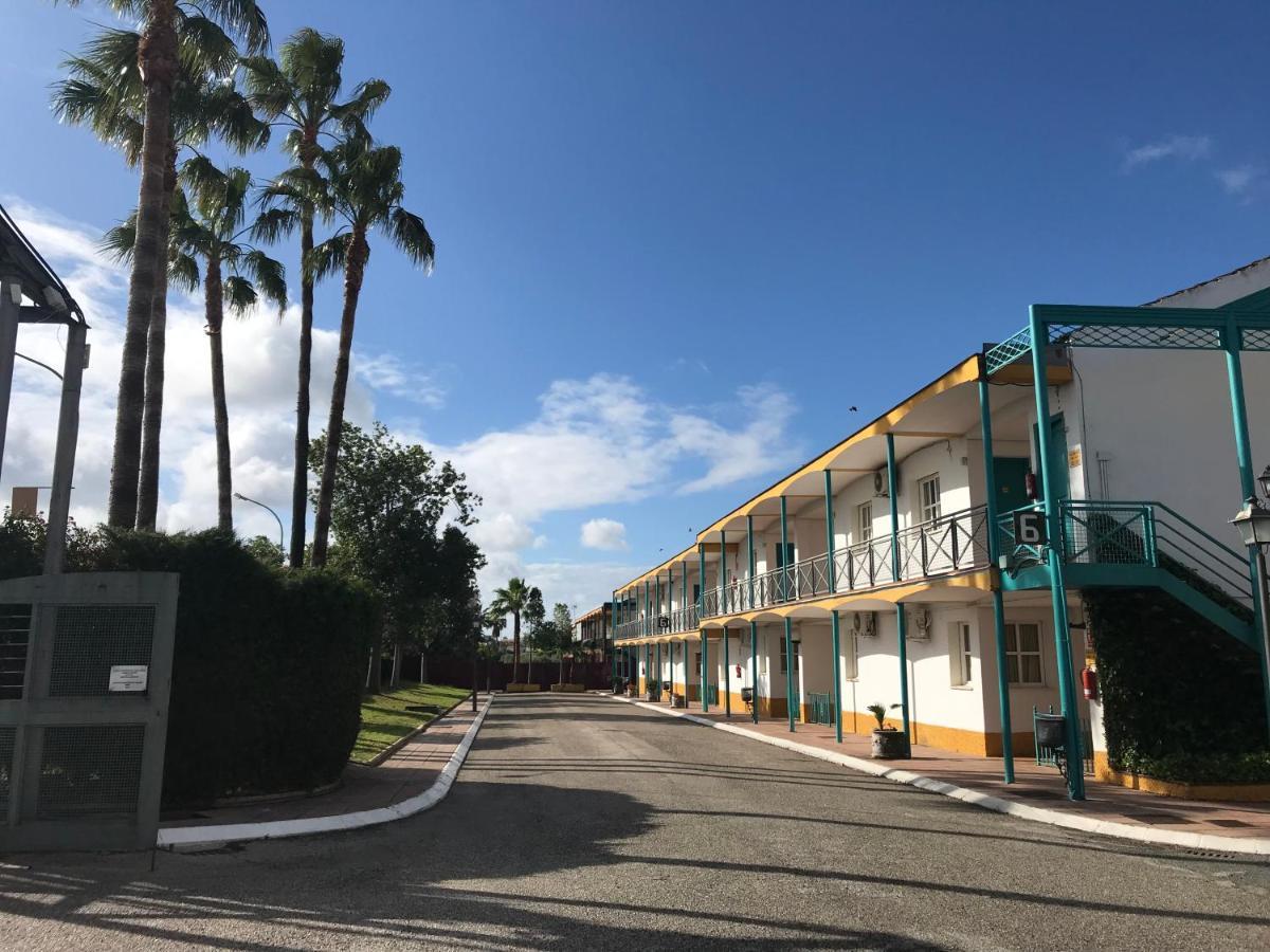 Hotel Jm Jardin De La Reina Guillena Exterior photo